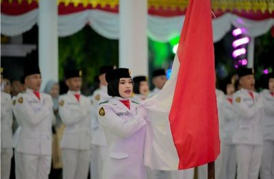 Bupati Kasmarni Kukuhkan 75 Paskibraka, Siap Mengawal Upacara HUT ke-81 RI