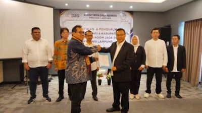 Ketua Umum SMSI Kukuhkan Pokja Newsroom Jaga Desa di Lampung Ikhtiar Menyumbat Kebocoran Dana Desa.