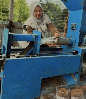 Menyemai Kemandirian UMKM Seroja Melalui Penguatan Kapasitas Budidaya Jamur