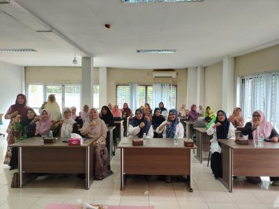 Pelatihan Public Speaking IKWI Riau Dorong Perempuan Berani Tampil dan Ubah Mindset